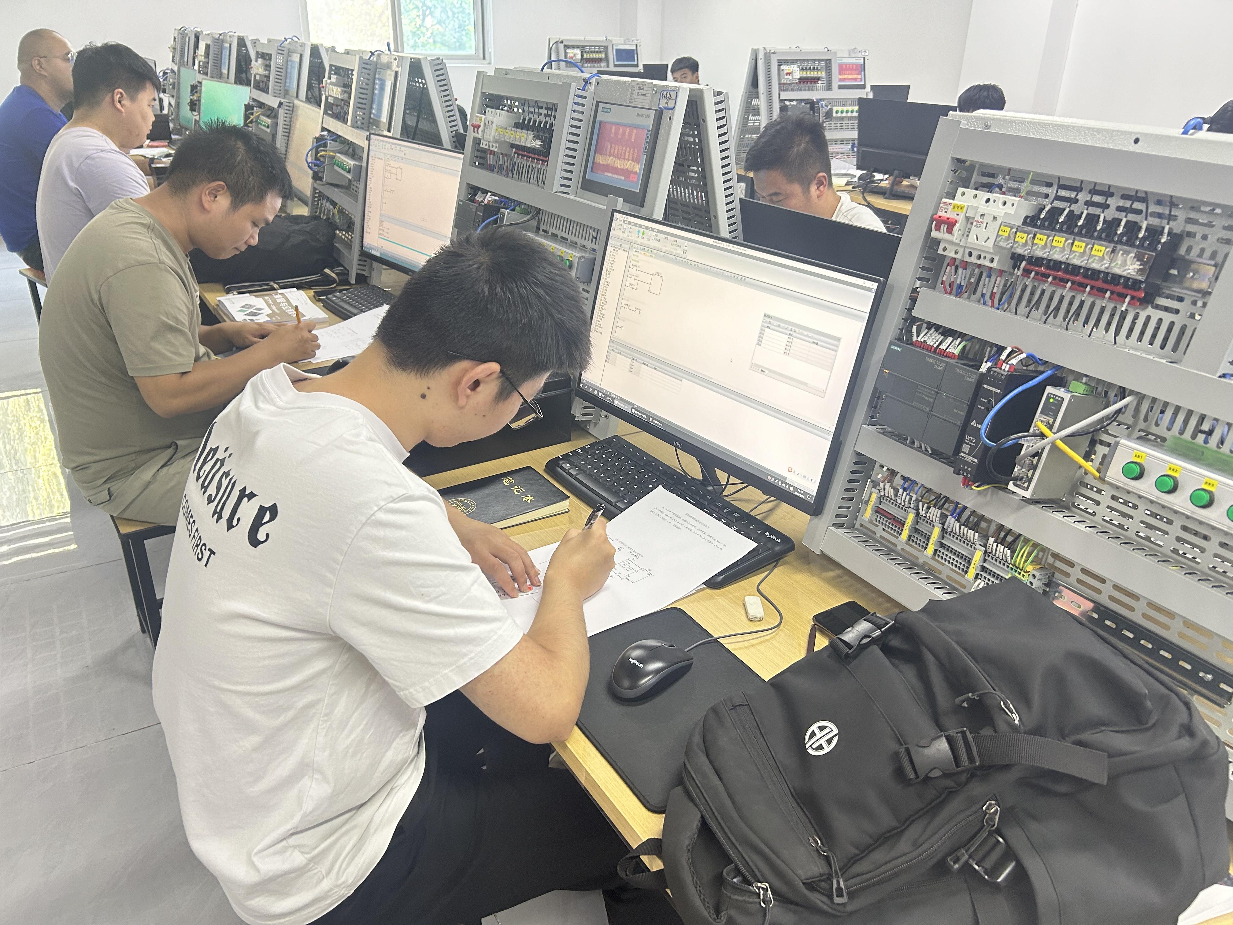 学员PLC编程200smart周测实拍